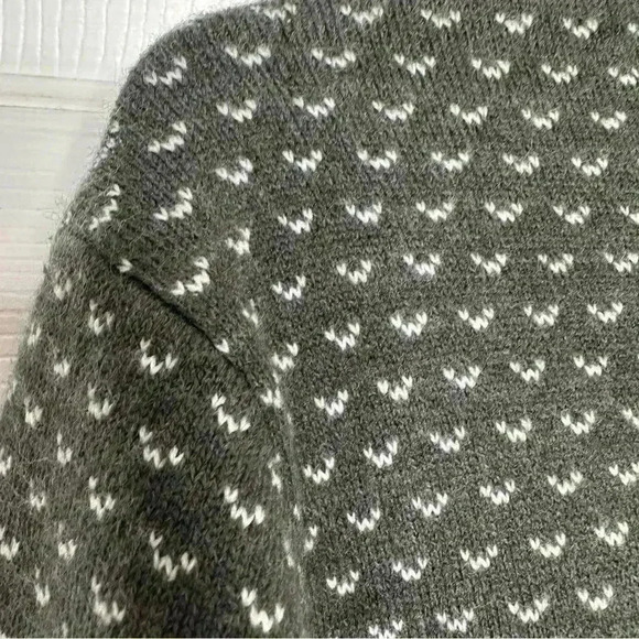 Denver  Hayes Sweater Crew Neck Grey/White/Black Size Medium - Picture 11 of 16